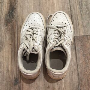 Nike White Sneakers Classic Retro Design